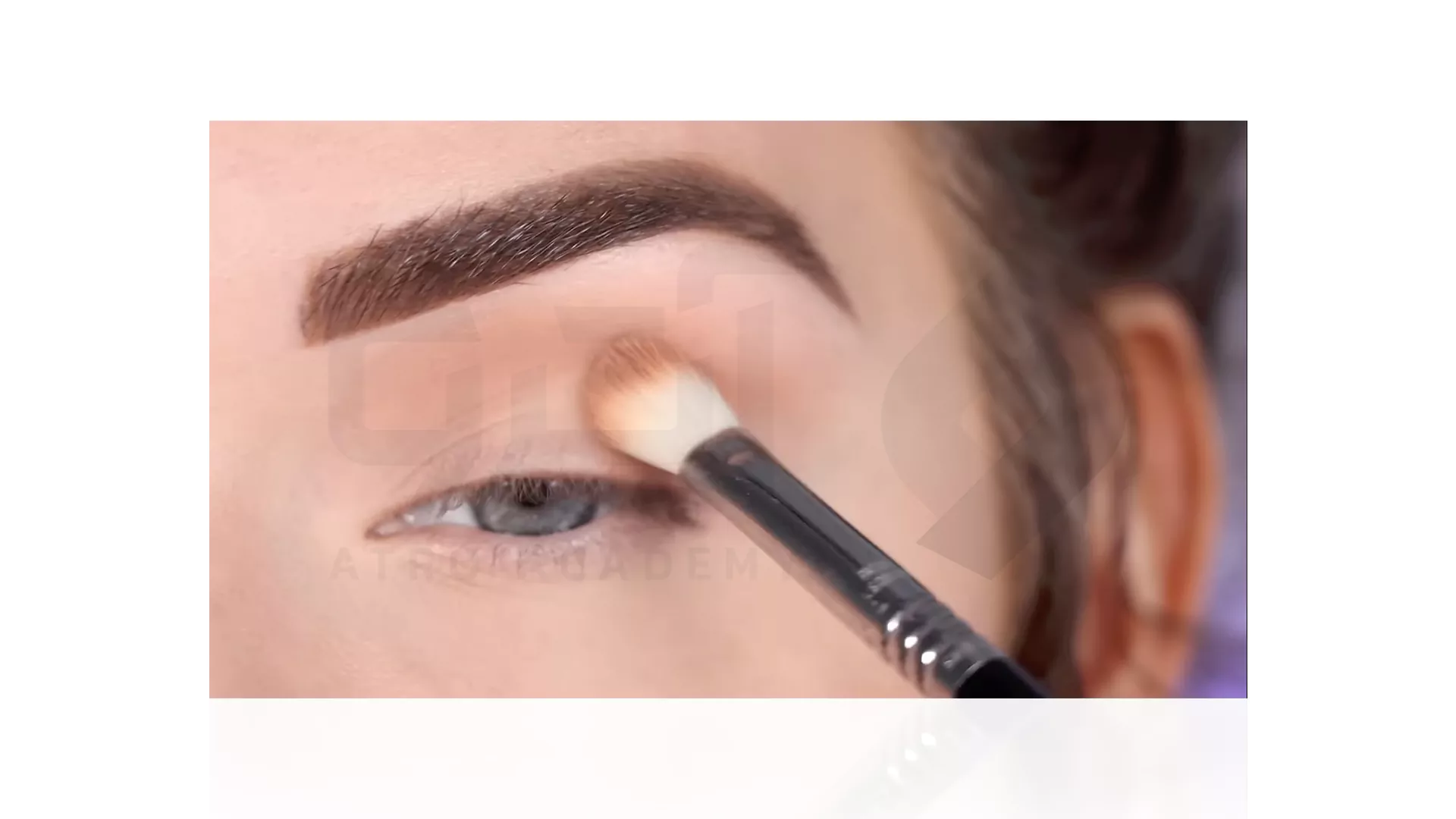 نحوه آرایش چشم لایت