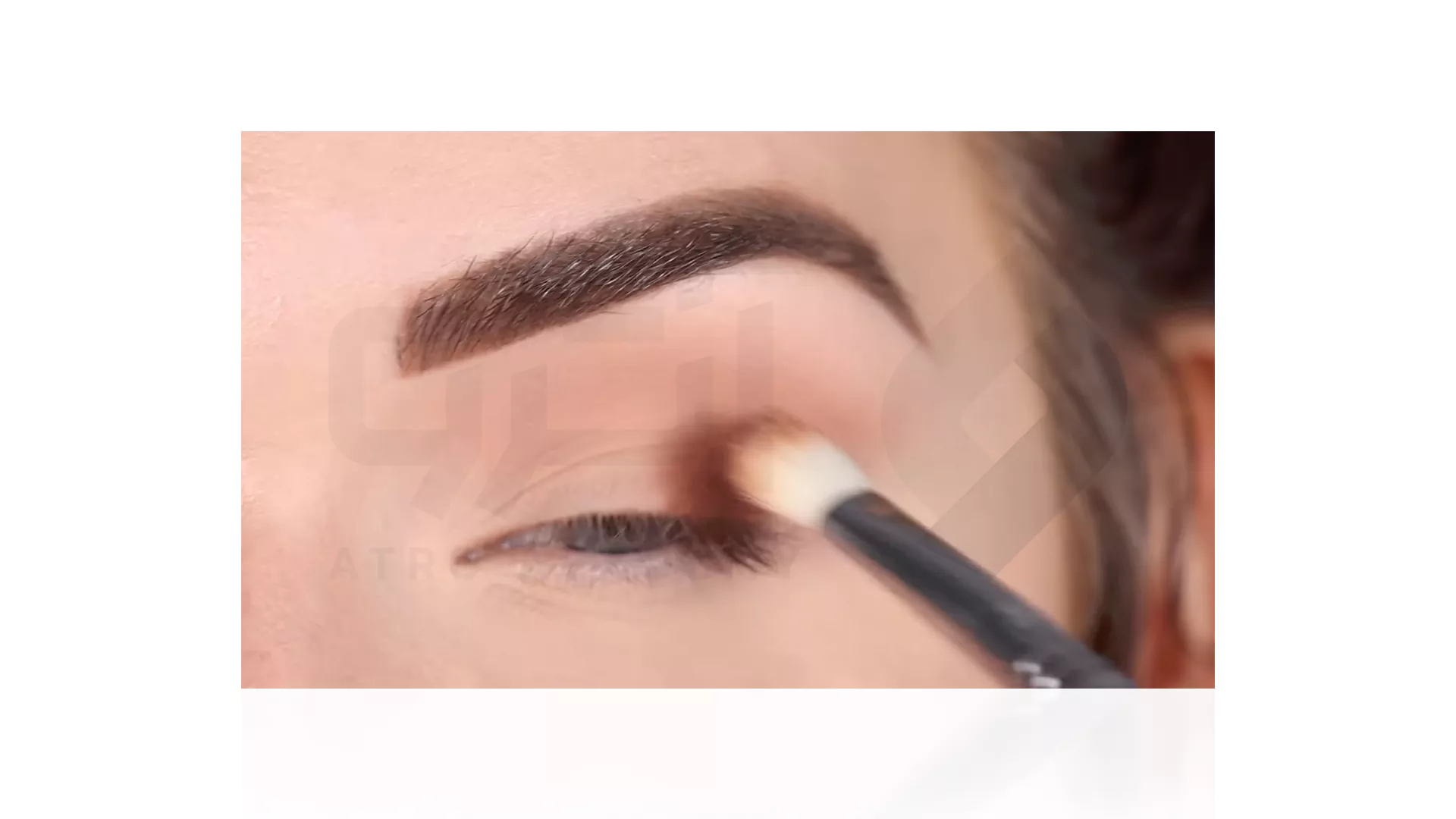 نحوه عمق دادن به چشم با آرایش لایت